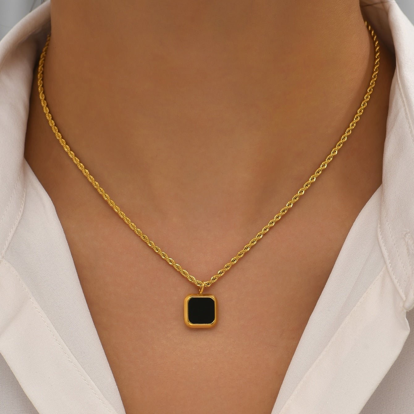 Colar trançado com pingente Onix